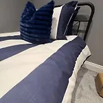 Apartment Granville Road, Near Hospital, Sleeps 5