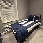 Granville Road, Near Hospital, Sleeps 5