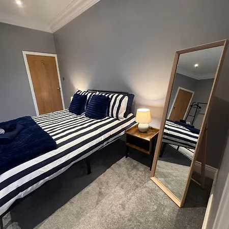 Granville Road, Near Hospital, Sleeps 5 *