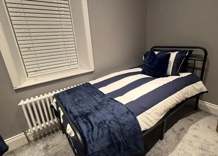 Granville Road, Near Hospital, Sleeps 5